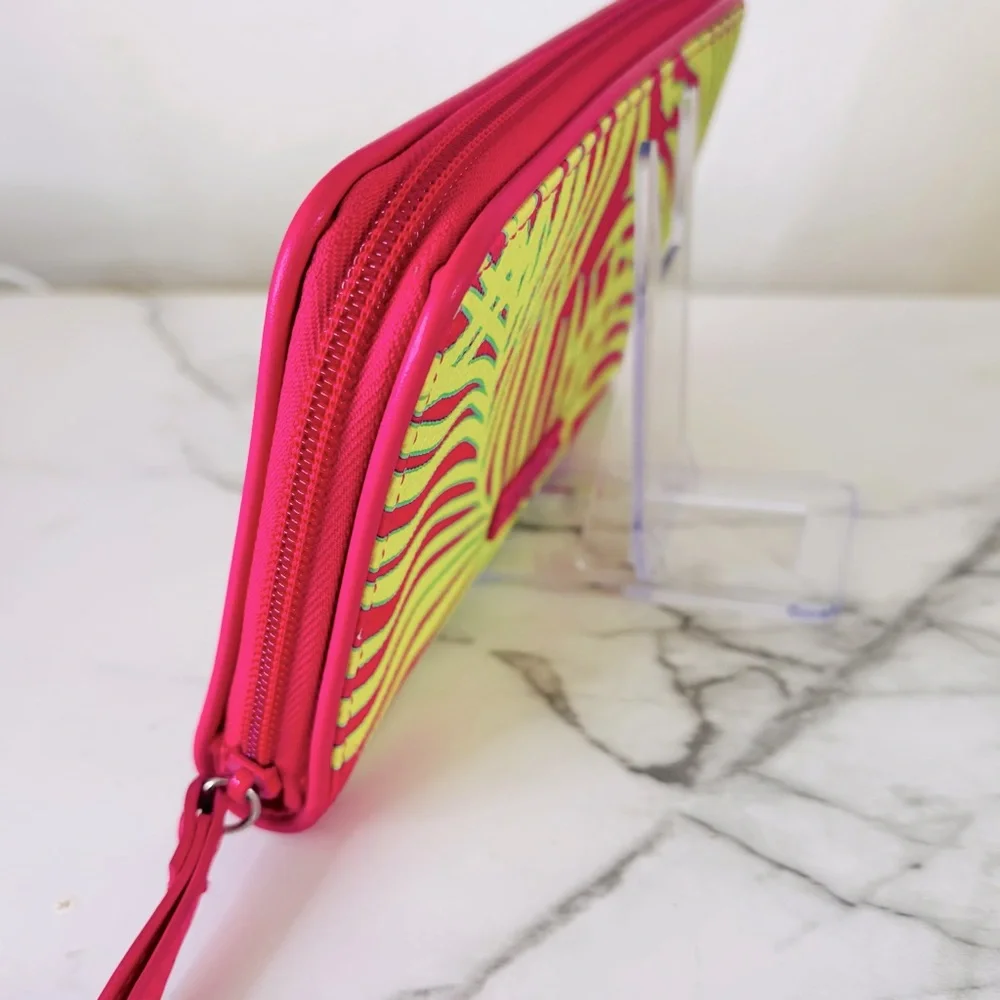 Authentic Vera‎ Bradley Large Zip-Around Wristlet Wallet - B.B. Collection